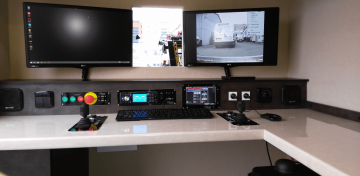 PŘEDNÍ PRACOVNÍ PROSTOR - KANCELÁŘ